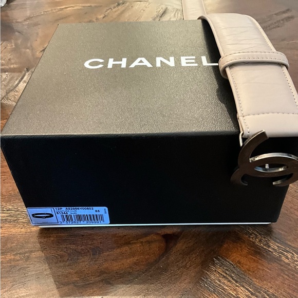 Chanel belt with charms - Picture 1 of 5